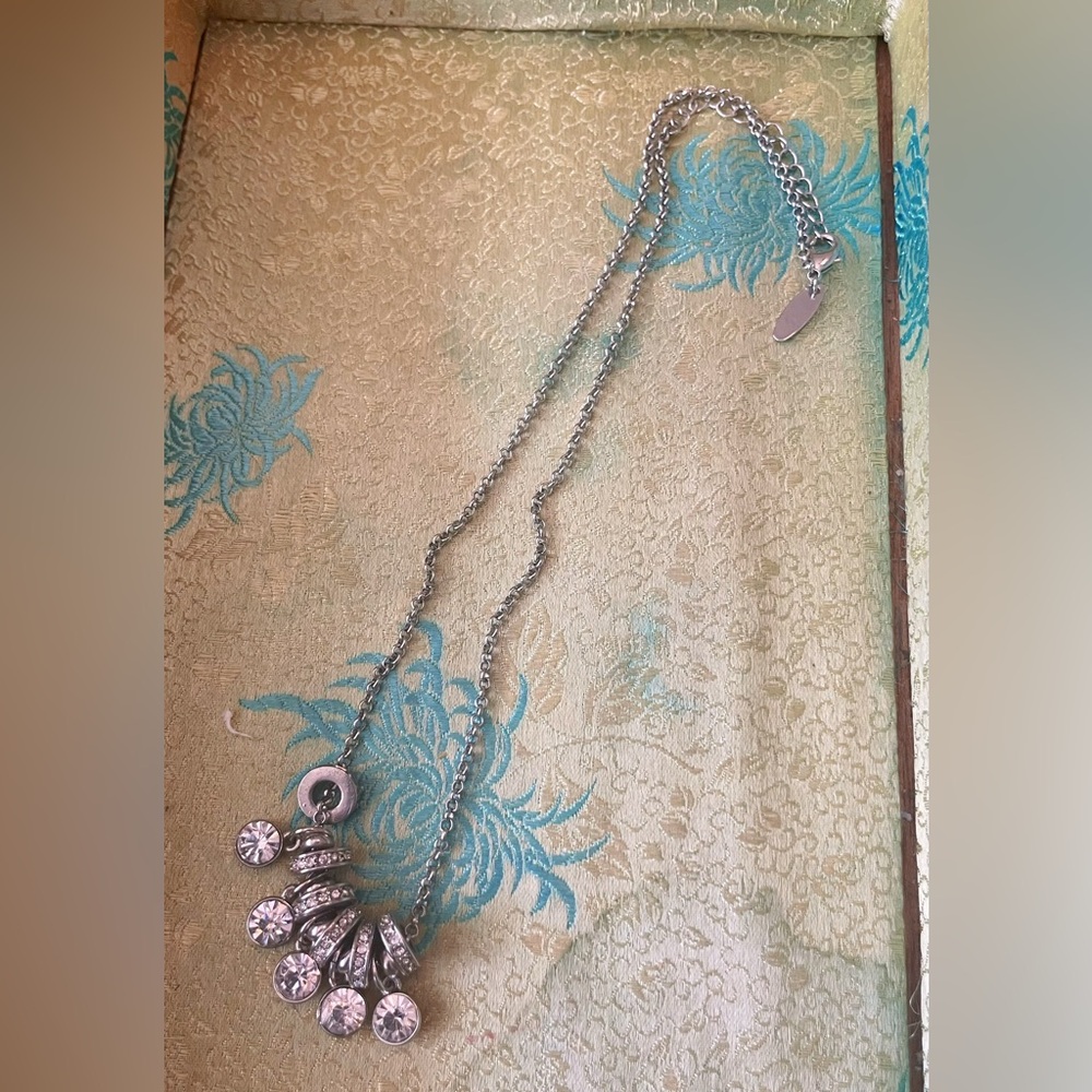 VTG NY Silver chain necklace with dangling charms